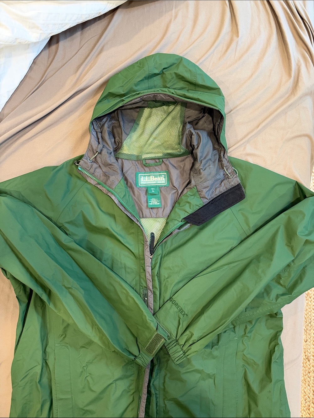 L.L. Bean Men's Olive Green Hooded Raincoat